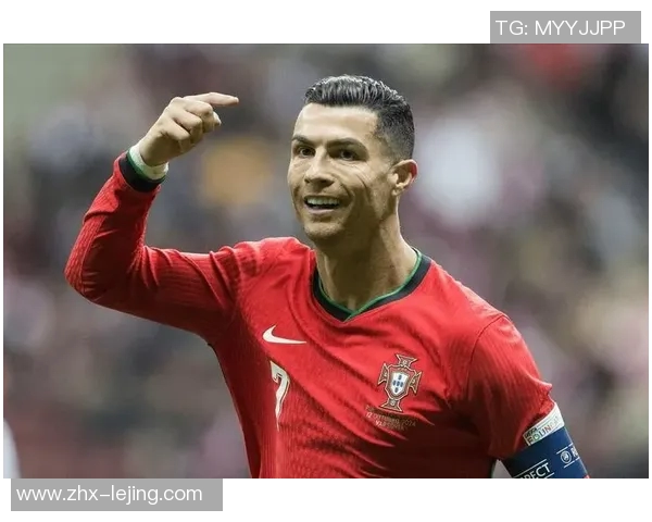 C罗花式足球技艺展示与个人魅力的完美结合解析